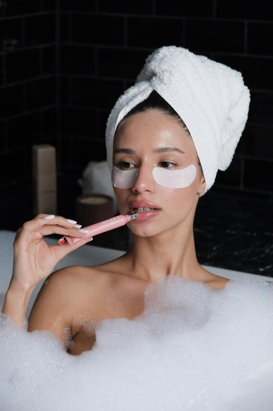 Red Flags Out. Red Gloss In.💄