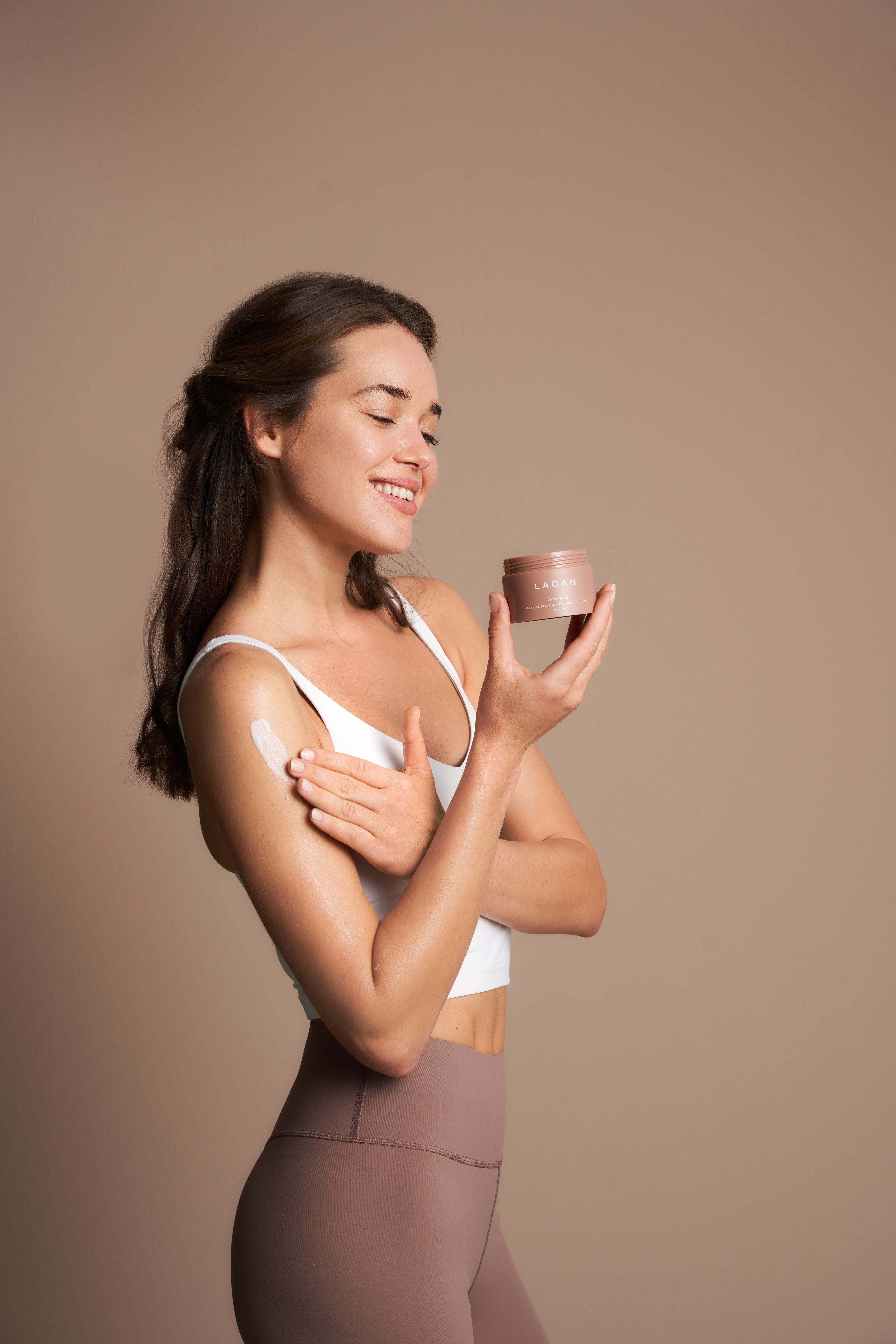 Nemlendirici ve Besleyici Vücut Sütü